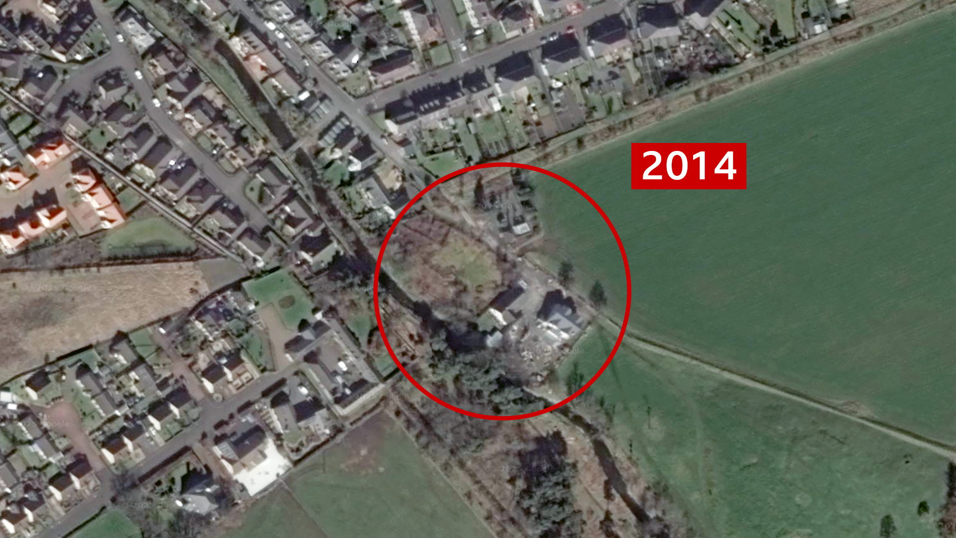 A satellite image of the site located in Innerleith near the Scottish Borders. The site is marked with a red circle in the centre and the year '2014' is also marked to the right, in red and white. It looks like a domestic area around the site and the changes are minimal to the previous image. 