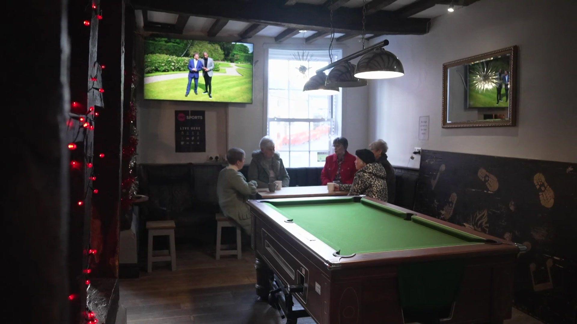 Y Llew Du yn Llanfair Caereinion