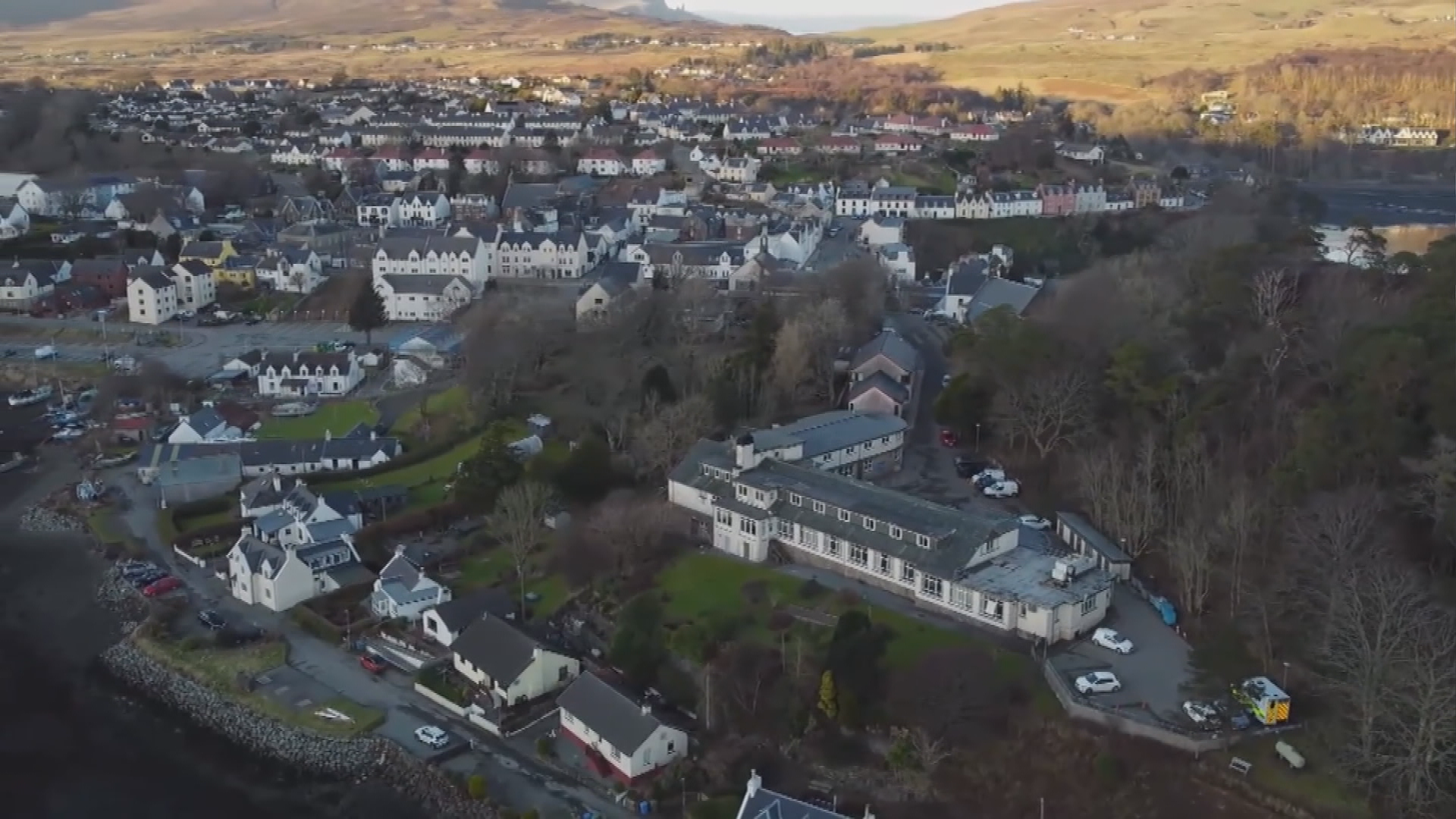 Ospadal Phort Rìgh agus an còrr den bhaile bhon adhar