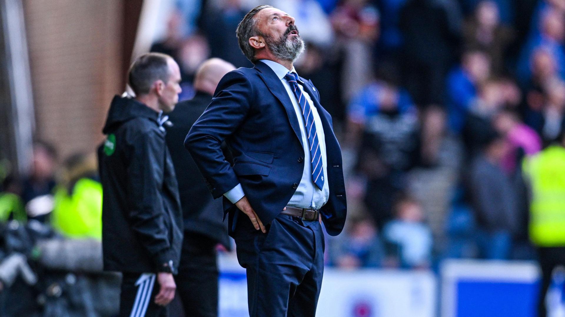 Reino Unido: Primera Victoria de Mcinnes Como Técnico de Rangers Tras Tres Partidos, Con Derrota 2-1 Ante Hibernian y Lesión Del Delantero