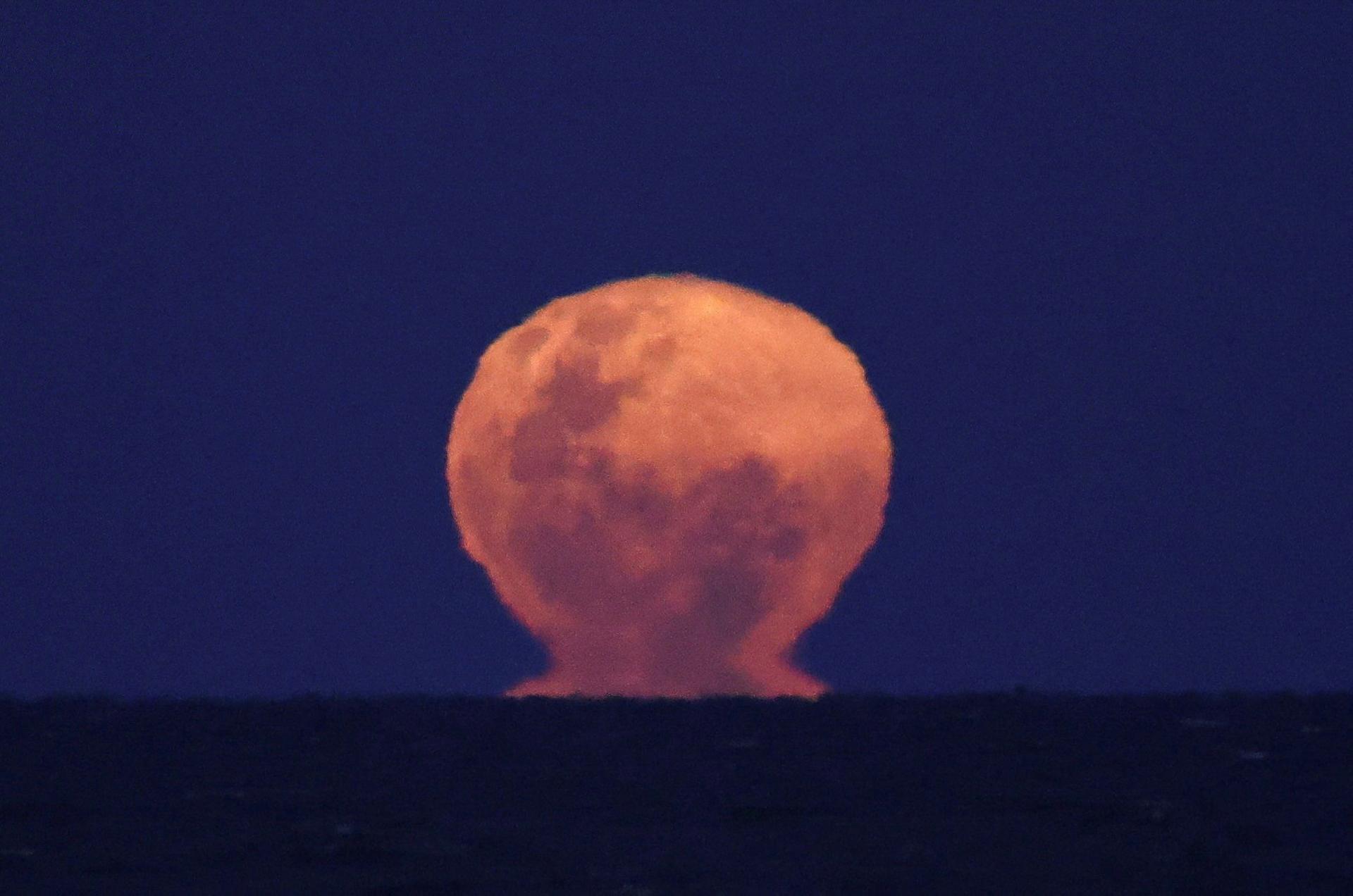 Full Moon rises over Buenos Aires