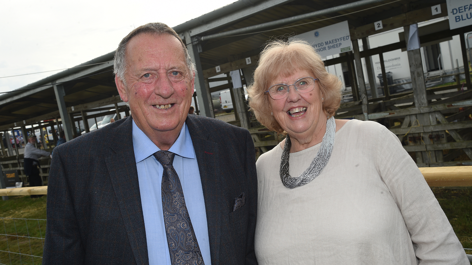 Llywydd y sioe eleni, Huw Roberts a'i wraig Ann