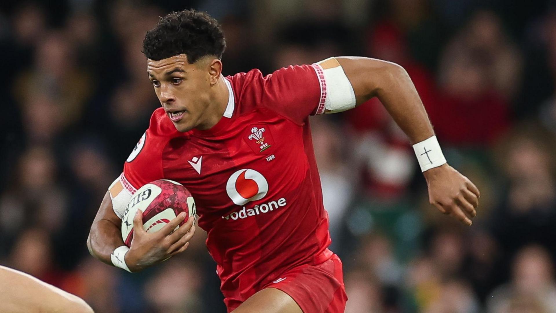 Rio Dyer running with the ball for Wales against South Africa