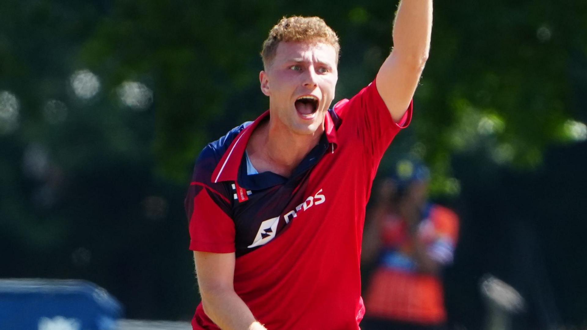 Julius Sumerauer appeals for a wicket