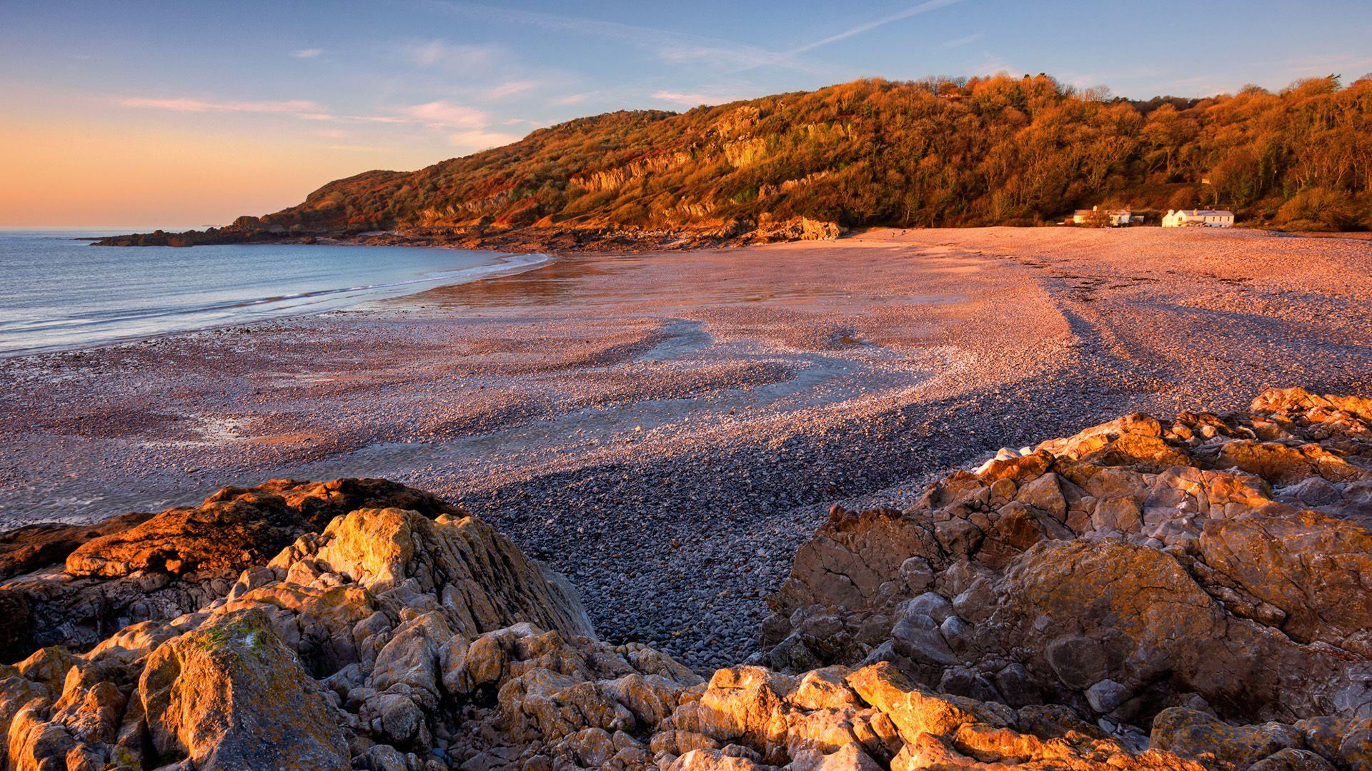 Ben bore ym Mae Pwlldu. Mae gan Pwlldu hanes cloddio calchfaen, ac mae modd gweld yr olion o hyd heddiw