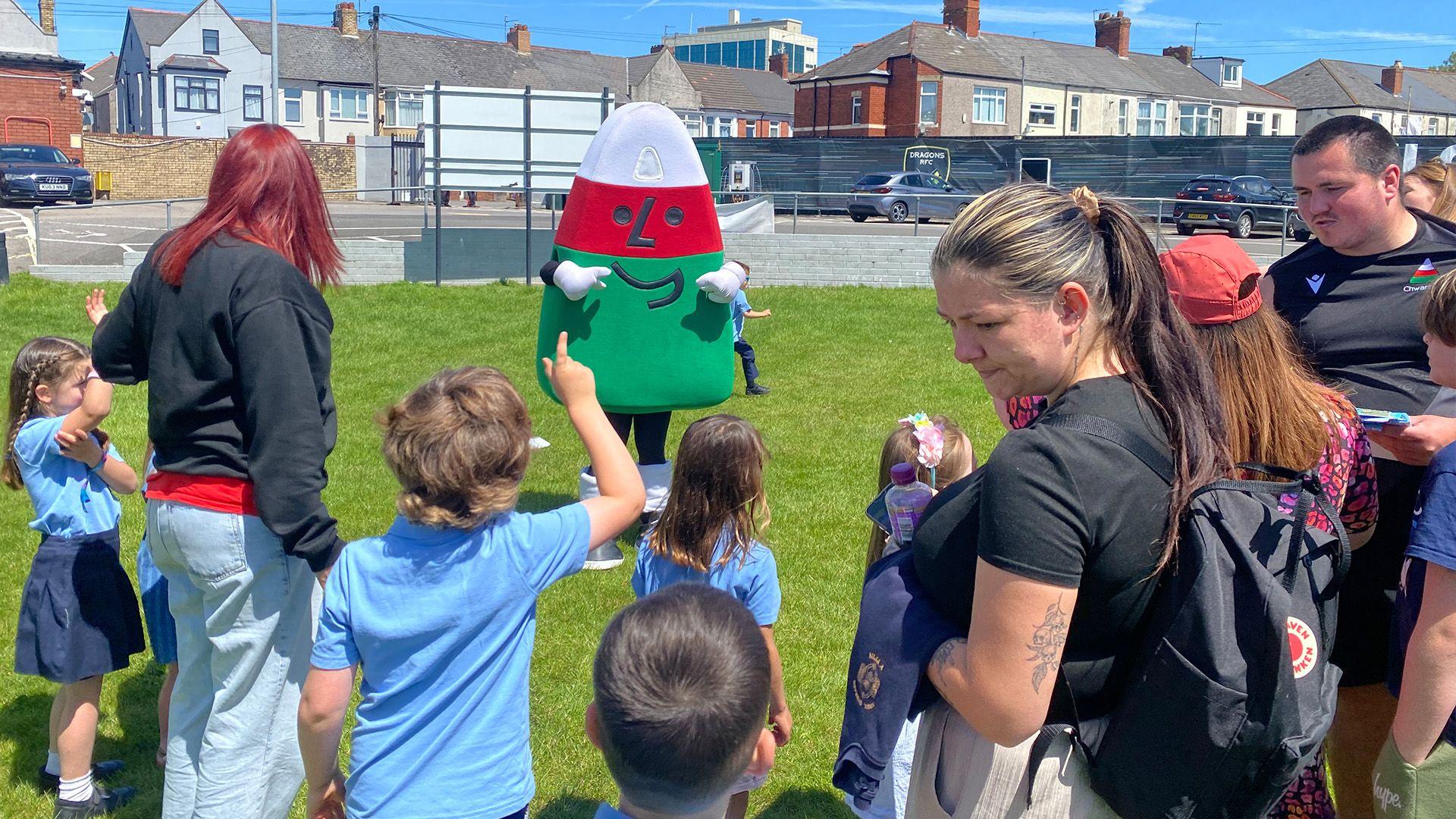 Daeth Mr Urdd draw i gynnal recce cyn y bydd angen iddo ddychwelyd i Gasnewydd ar gyfer Eisteddfod yr Urdd Bro'r Wenynen yn 2027