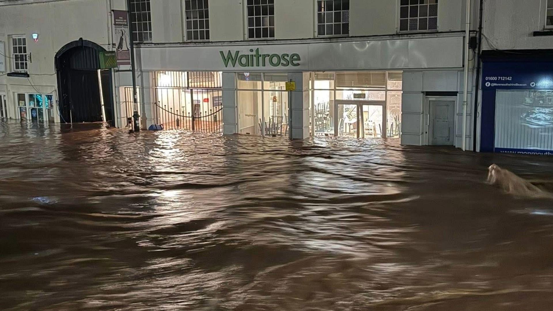 Stryd siopa yn Nhrefnynwy