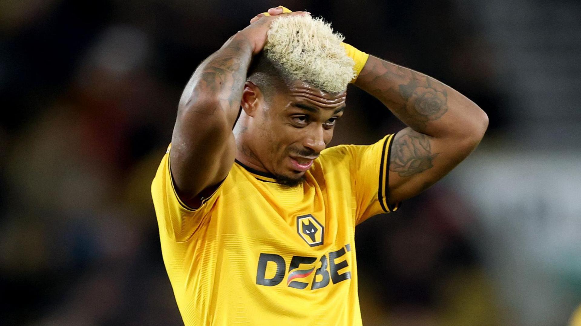 Wolves midfielder Mario Lemina