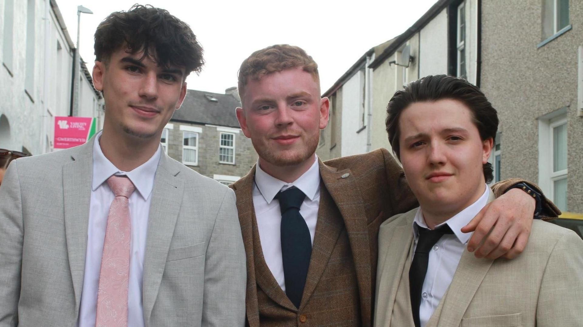 Picture of Gwydion (on the right) with his friends in a summer university party