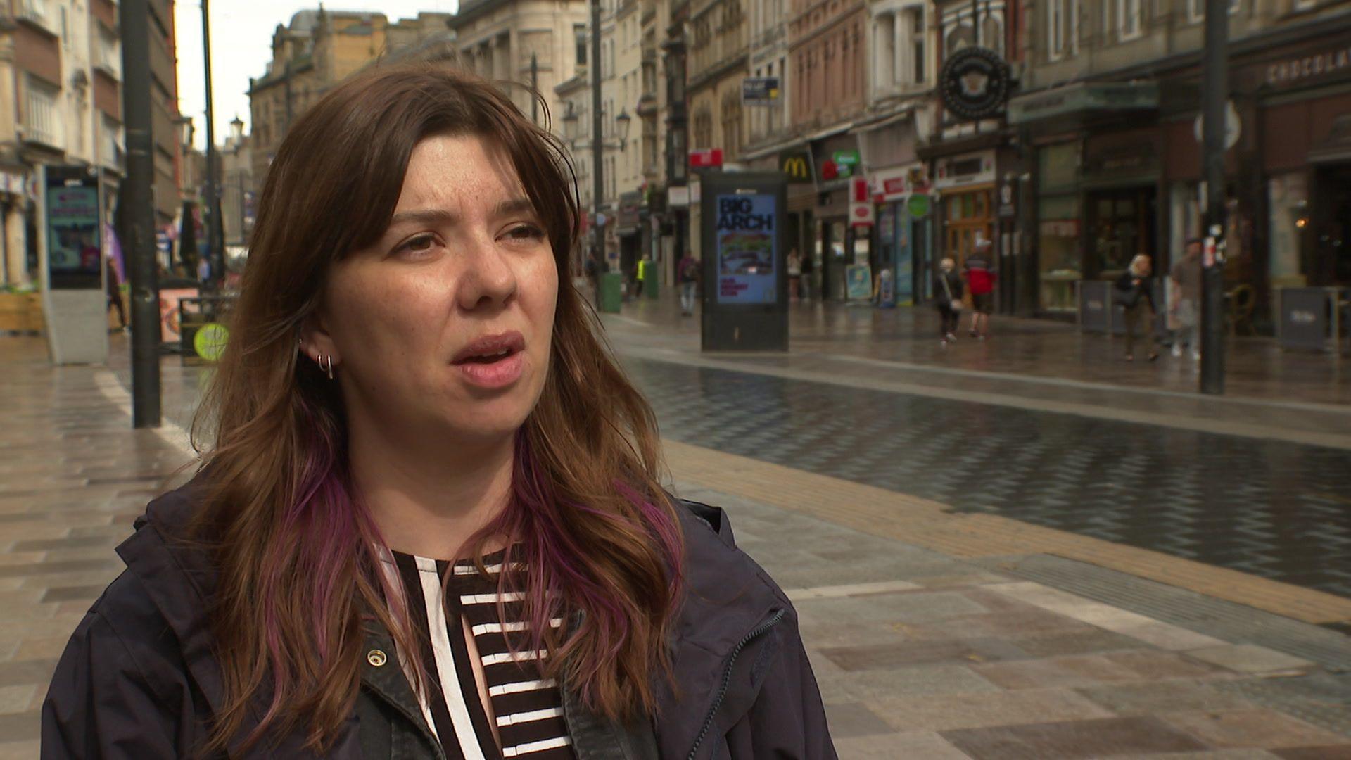 Nia Wood-Gaiger, o'r grŵp Caerdydd am Byth