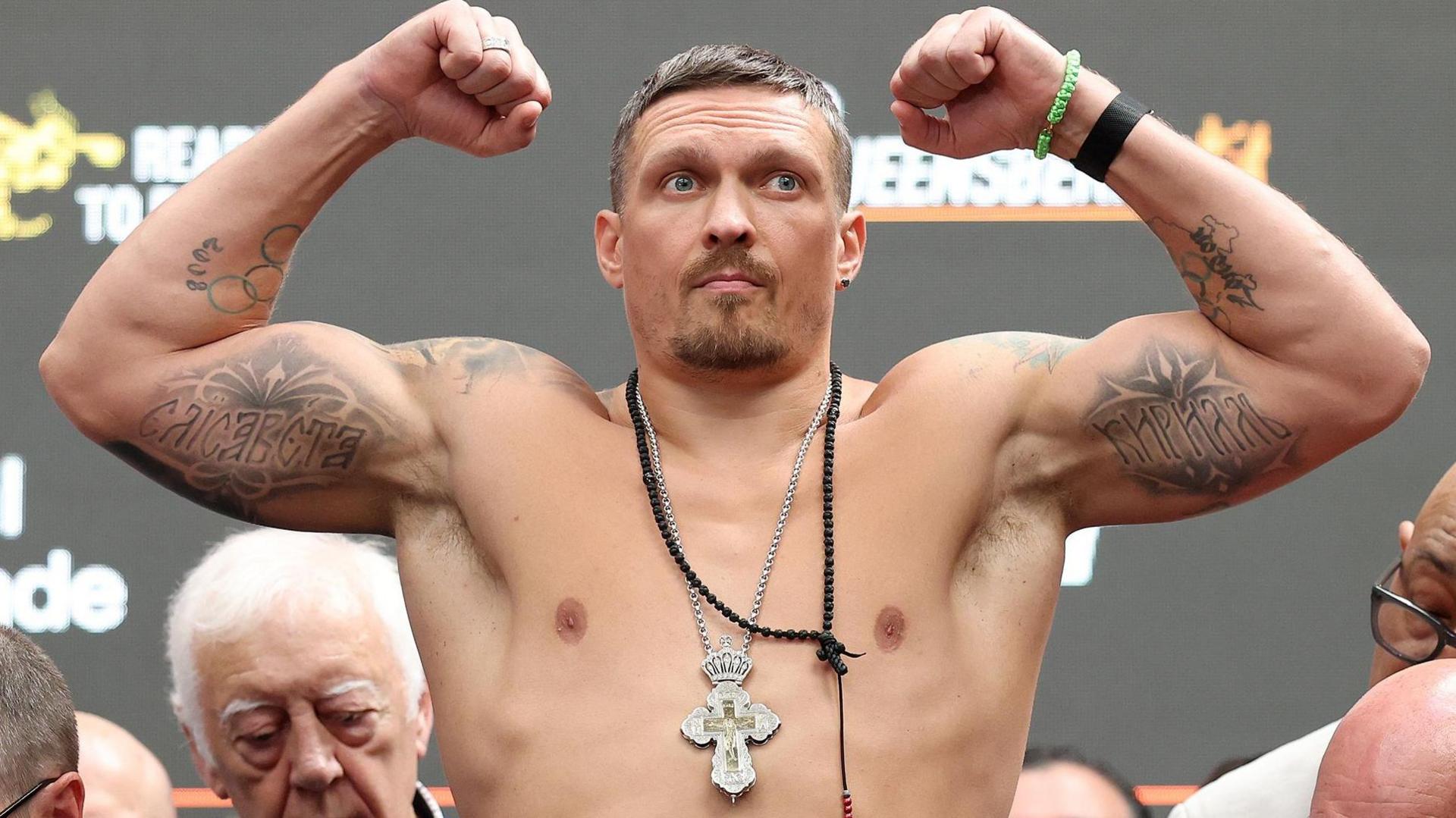 Oleksandr Usyk flexing his biceps