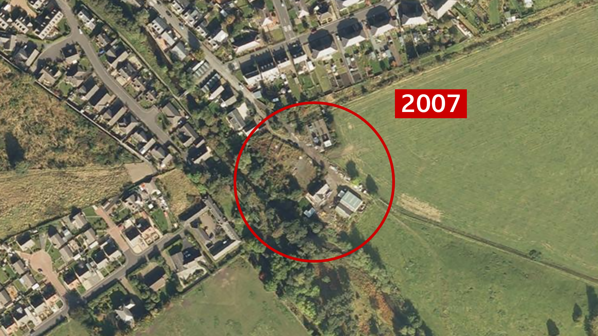 A satellite image of the site located in Innerleith near the Scottish Borders. The site is marked with a red circle in the centre and the year '2007' is also marked to the right, in red and white. It looks like a domestic area around the site and there does not appear to be much on it.