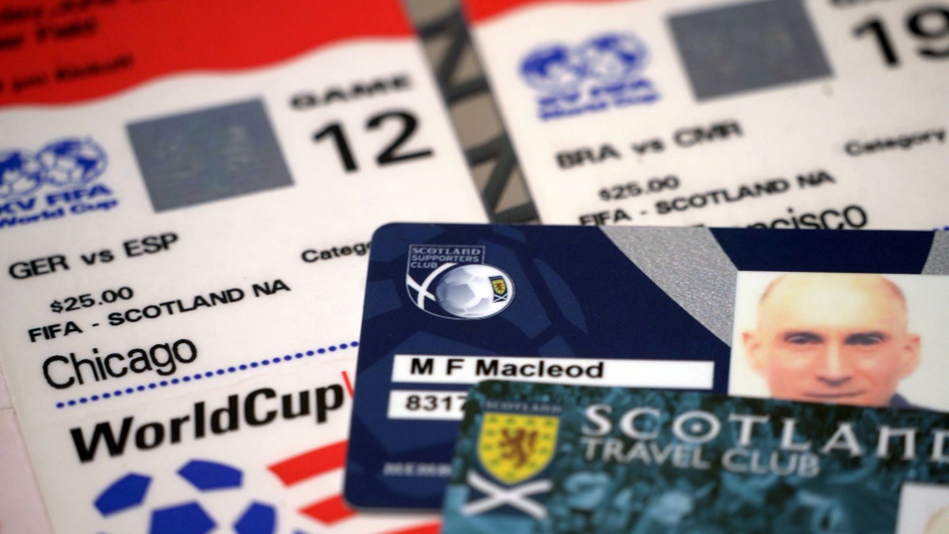 Dealbh de thiocaidean Murchadh 'Mindy" MacLeòid' bho Chupa na Cruinne 1994