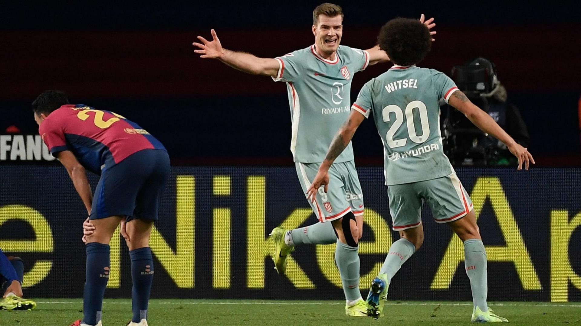 Atletico Madrid's Norwegian forward #09 Alexander Sorloth (C) celebrates after scoring