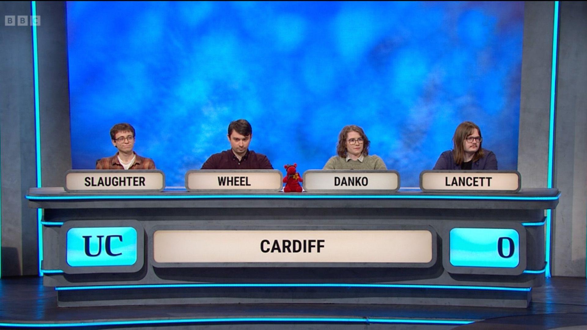 Tîm Prifysgol Caerdydd ar University Challenge
