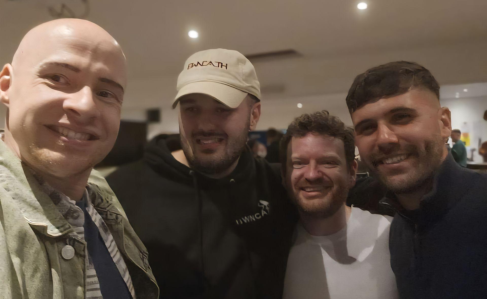 Phill Jones gyda Bwncath