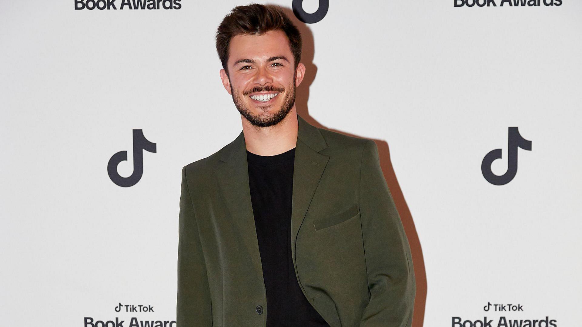 Jack Edwards stands in front of a 'TikTok Book Awards' background