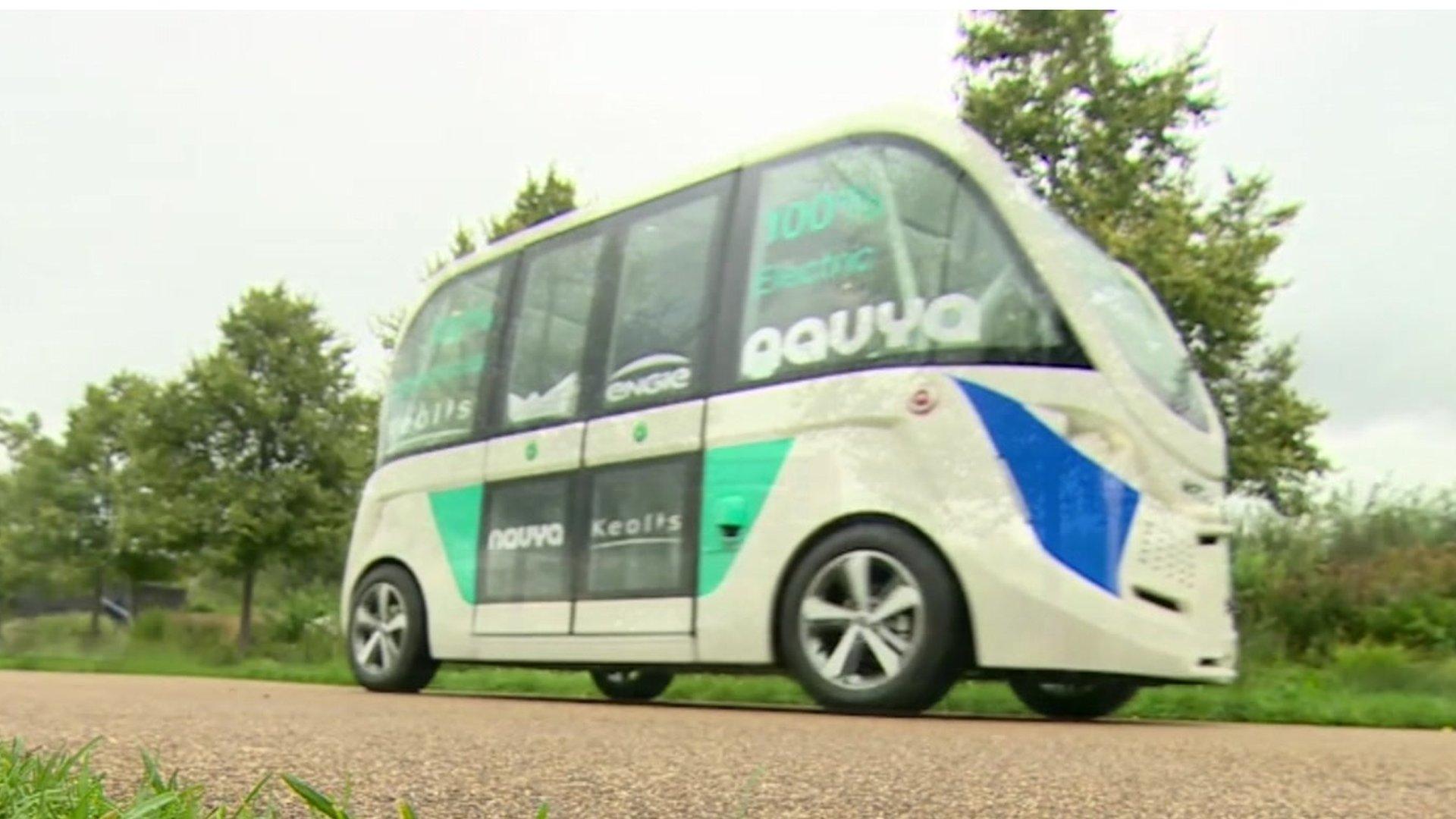 Driverless bus