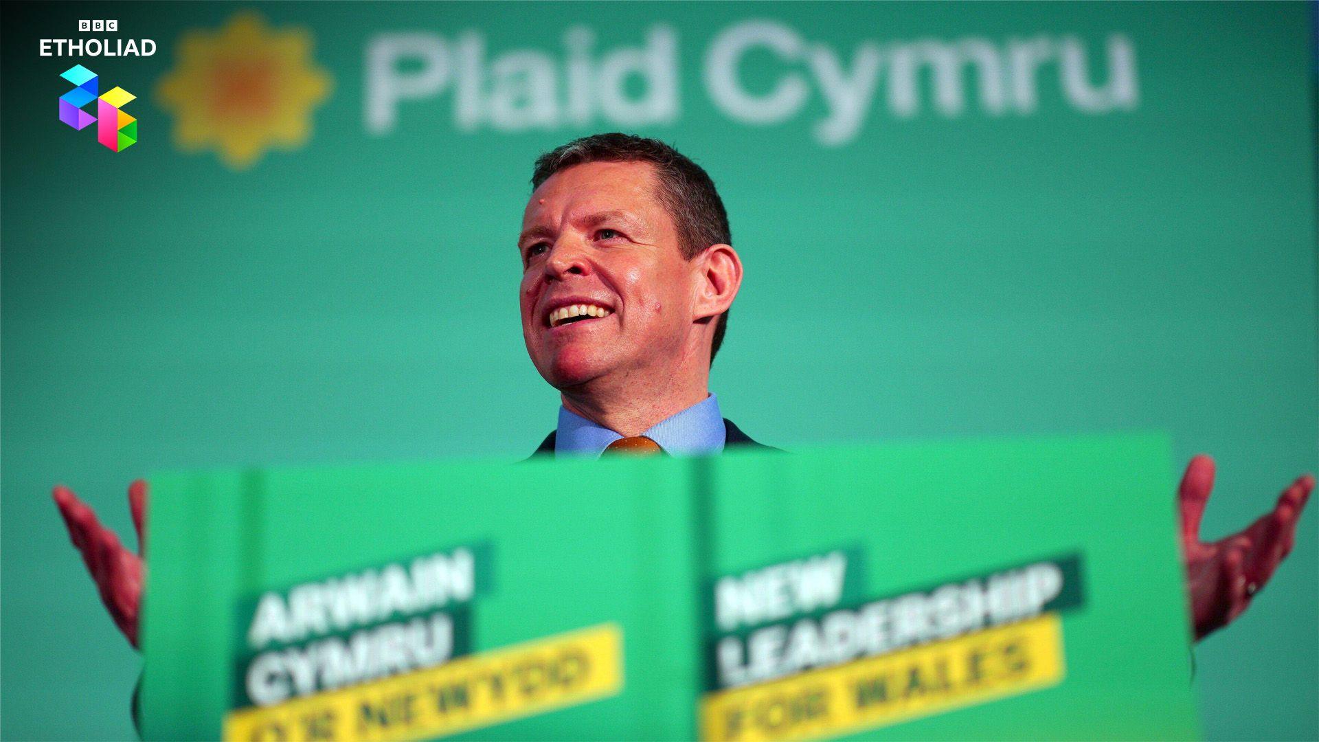 Rhun ap Iorwerth yn rhoi araith