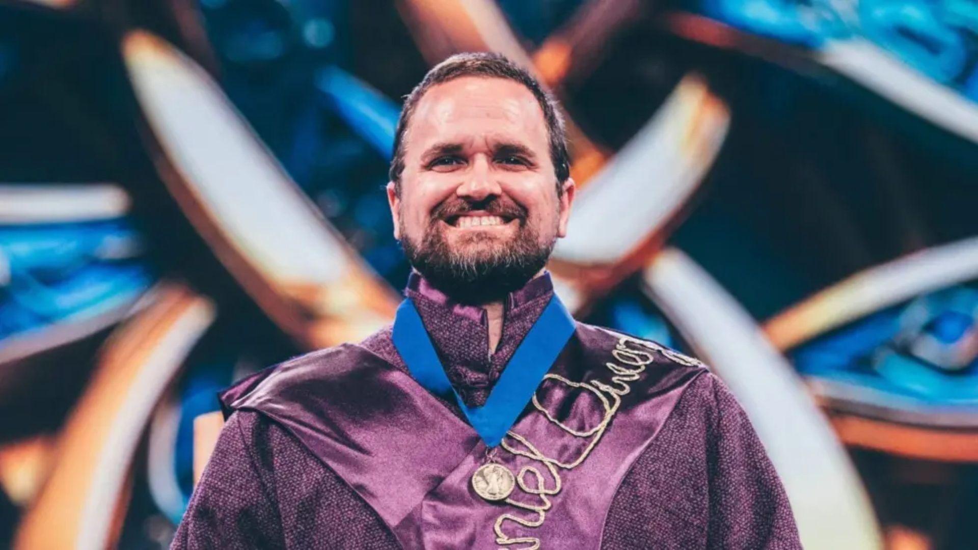 Peredur Glyn yn ennill Gwobr Goffa Daniel Owen