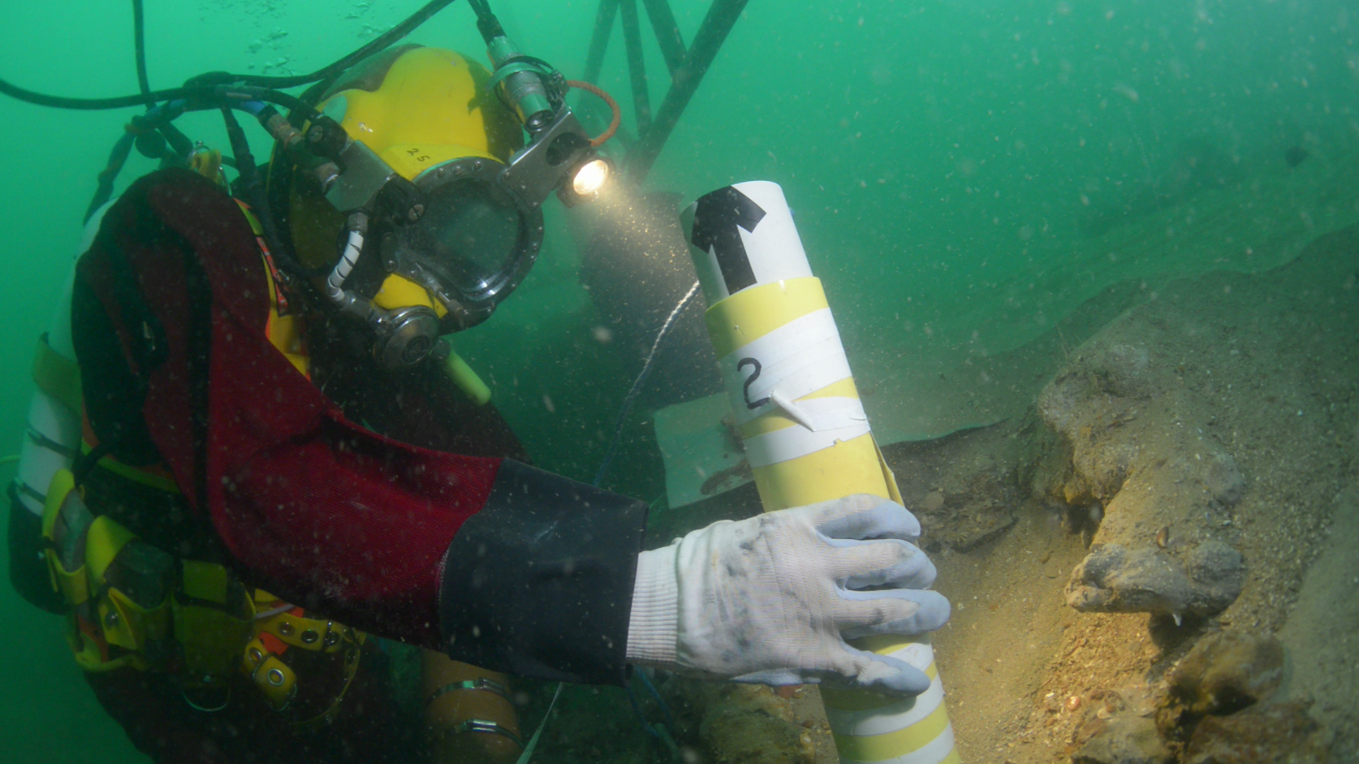 Diver excavating the Rooswijk