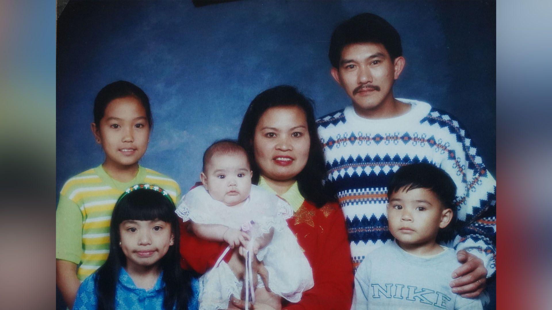 Llun Edelita, ei gwr a'u plant