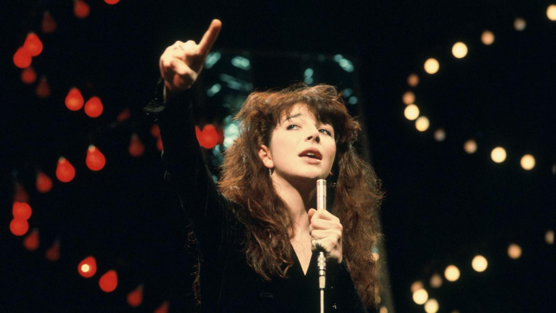 Kate Bush yn canu