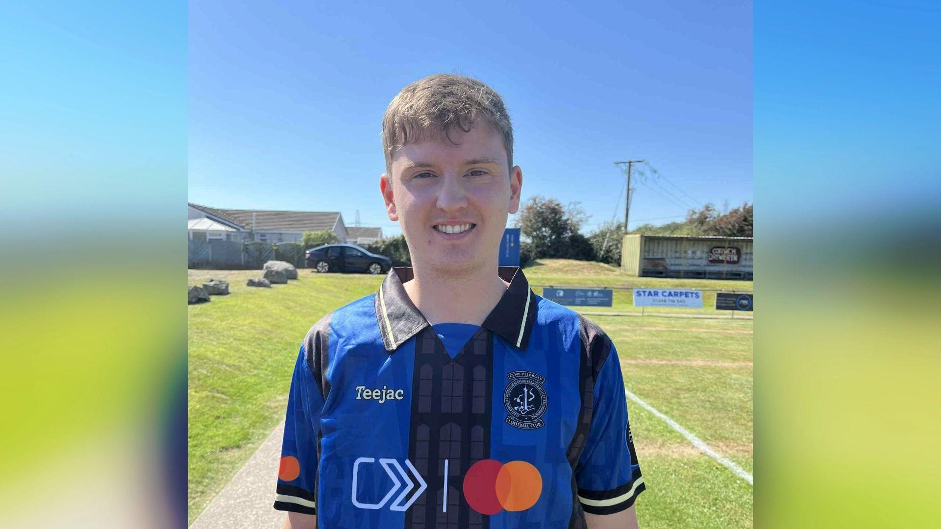 Aled Llyr Davies, is-gapten y clwb