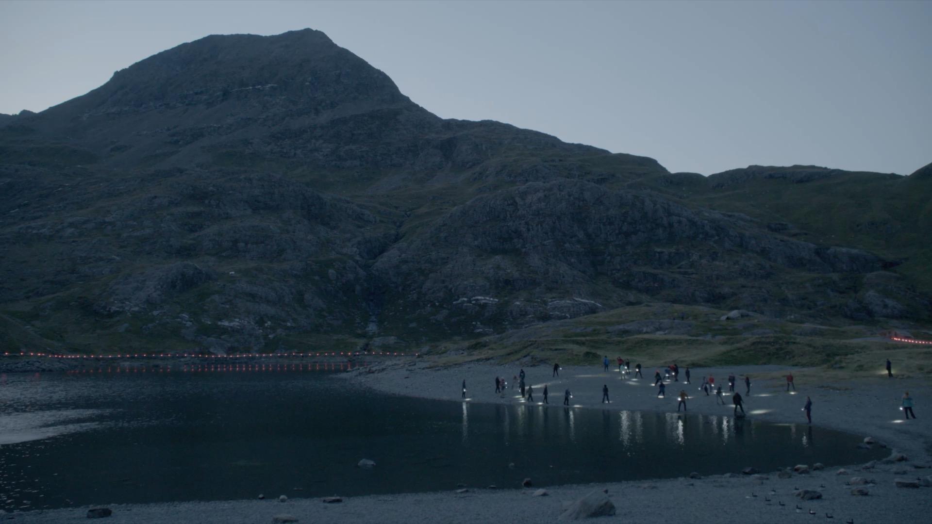 Dusk falls on Llyn Lydaw as lumenators gather on its shores