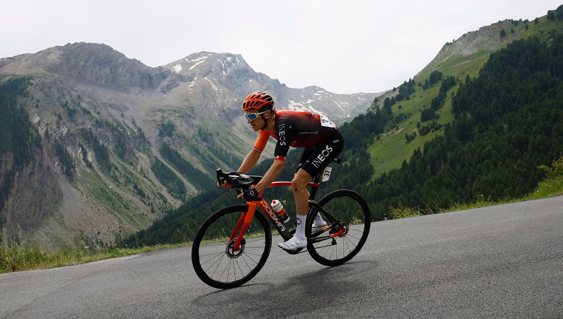Geraint Thomas yn seiclo yn yr Alpau