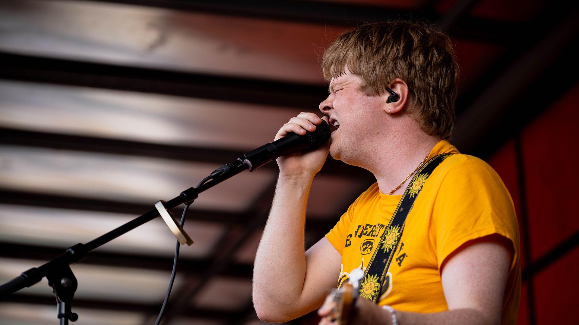 Ifan Pritchard, o'r band Gwilym