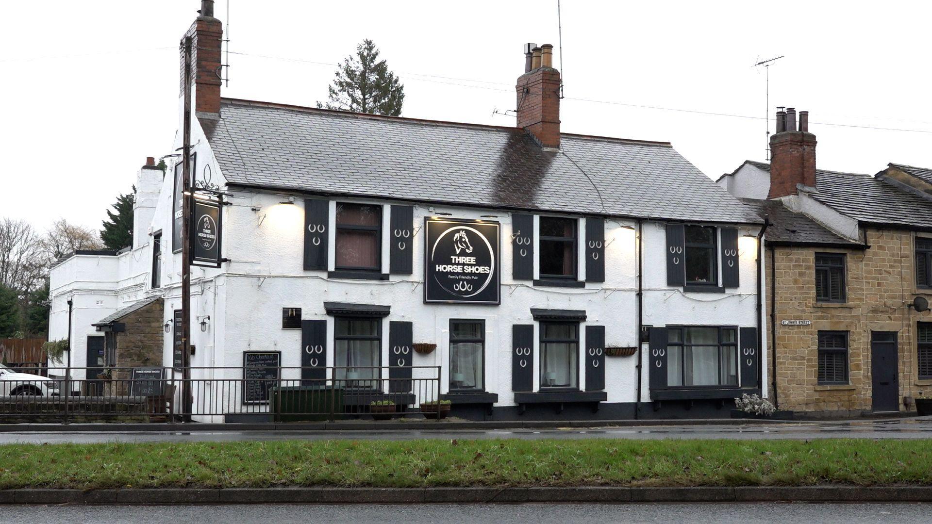 The Three Horse Shoes pub in Oulton