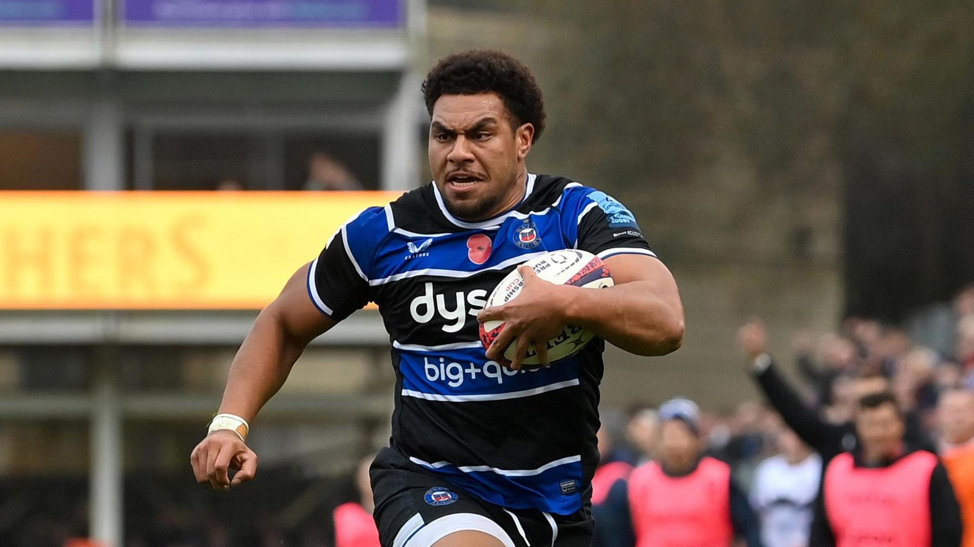 Billy Sela running with the ball for Bath