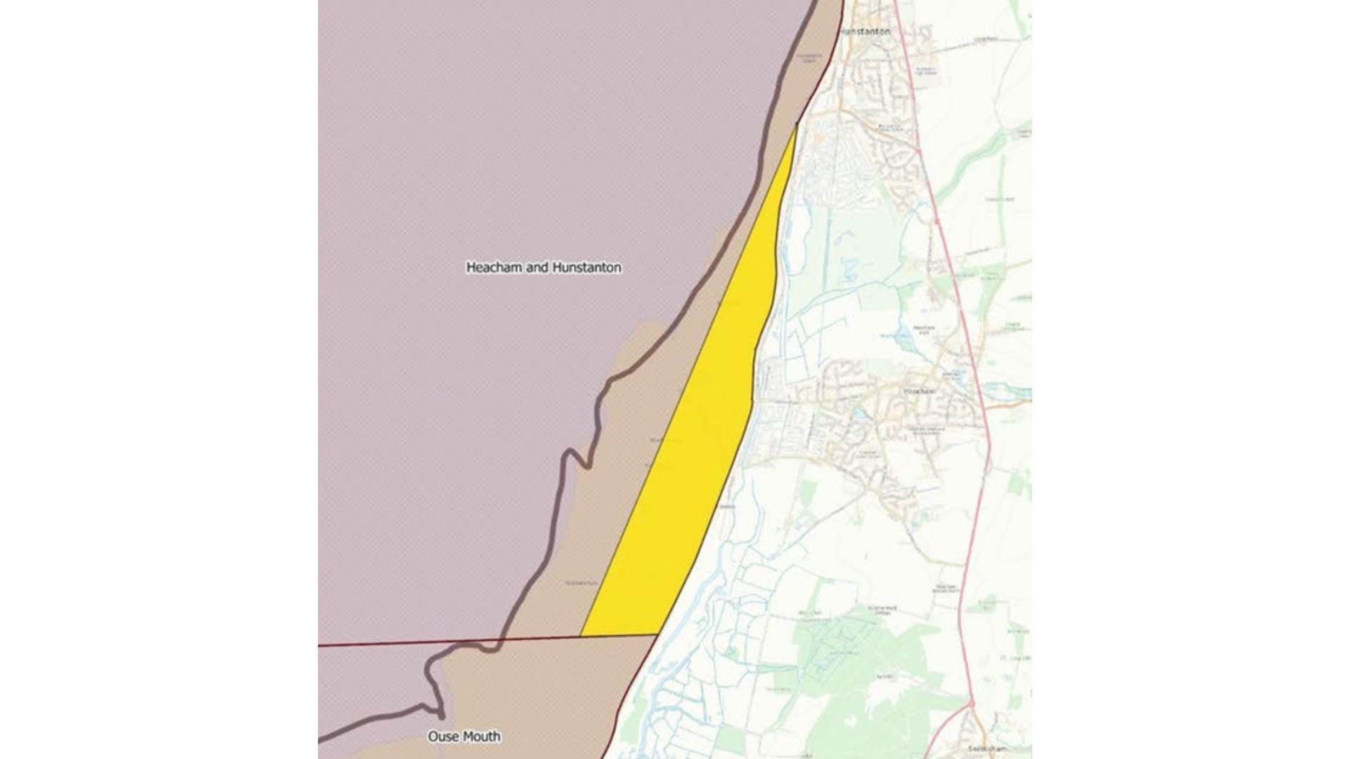 map shows the coast of Norfolk, with an area coloured yellow indicating the area of the beach at Heacham that must be trawled for shellfish due to bacteria levels