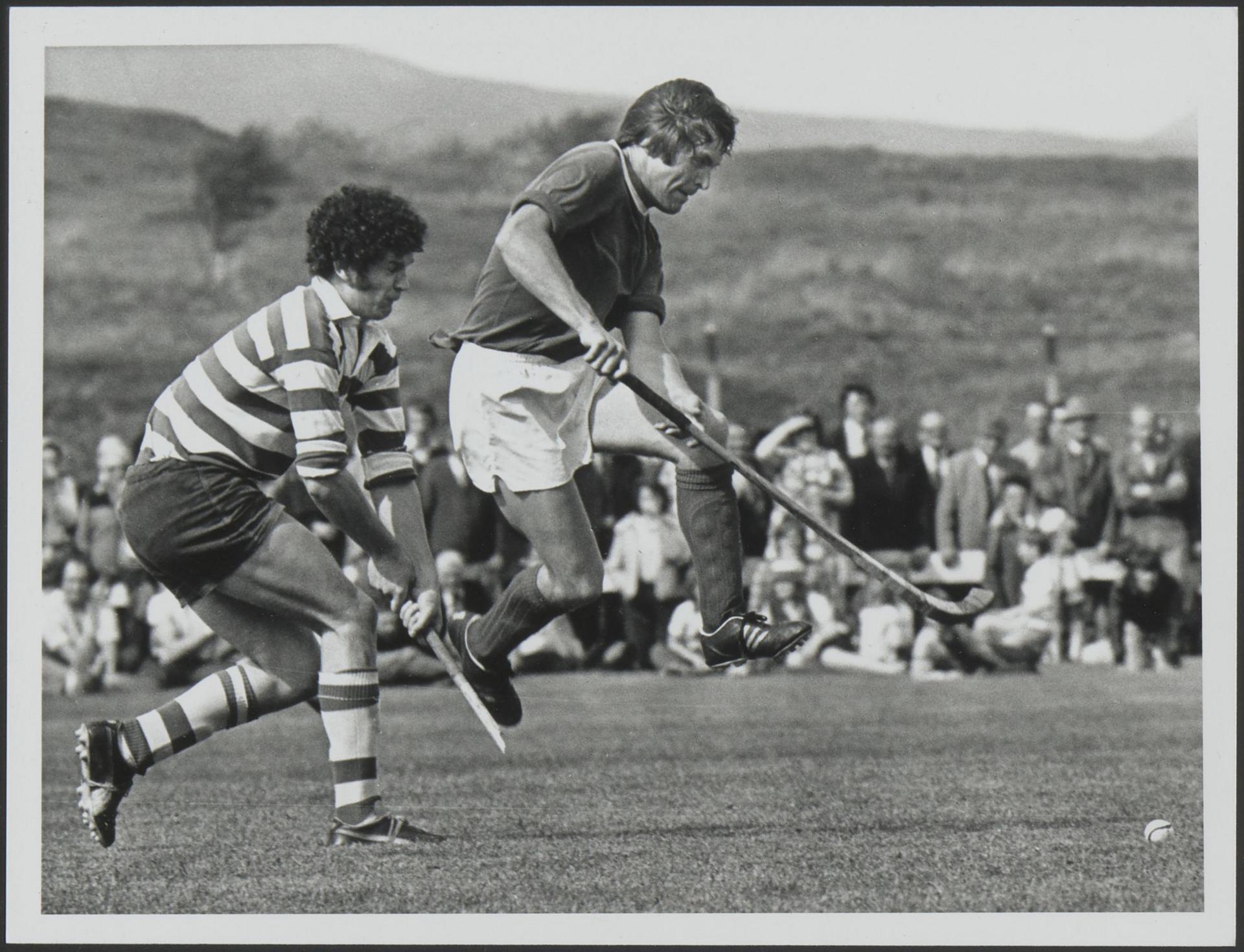 Caman Sheòrais Fhriseil air a bhriseadh ann an geama eadar am Baile Ùr is Caol Bhòid