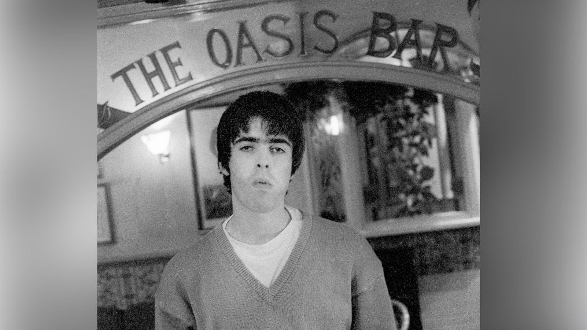 Liam Gallagher yn The Oasis Bar