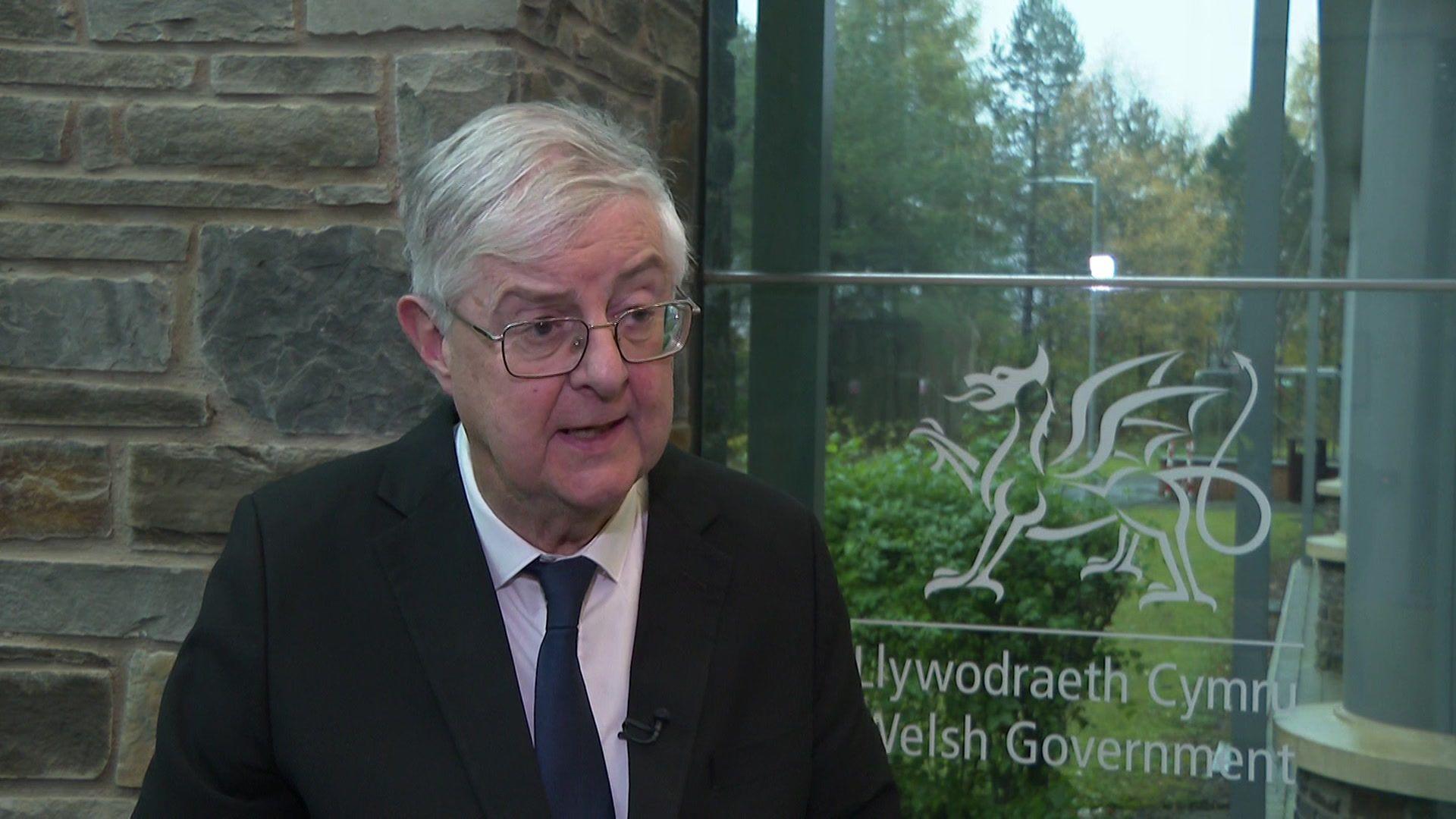 Yr Ysgrifennydd Cyllid Mark Drakeford