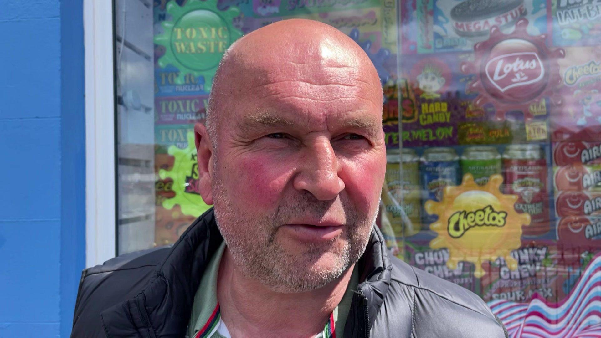 Merfyn Roberts yn cael ei holi am ganlyniadau'r etholiad ym Mhwllheli ddydd Sul (Rushes: elx vox pwllheli cymraeg/vox pop/1229/10/5)