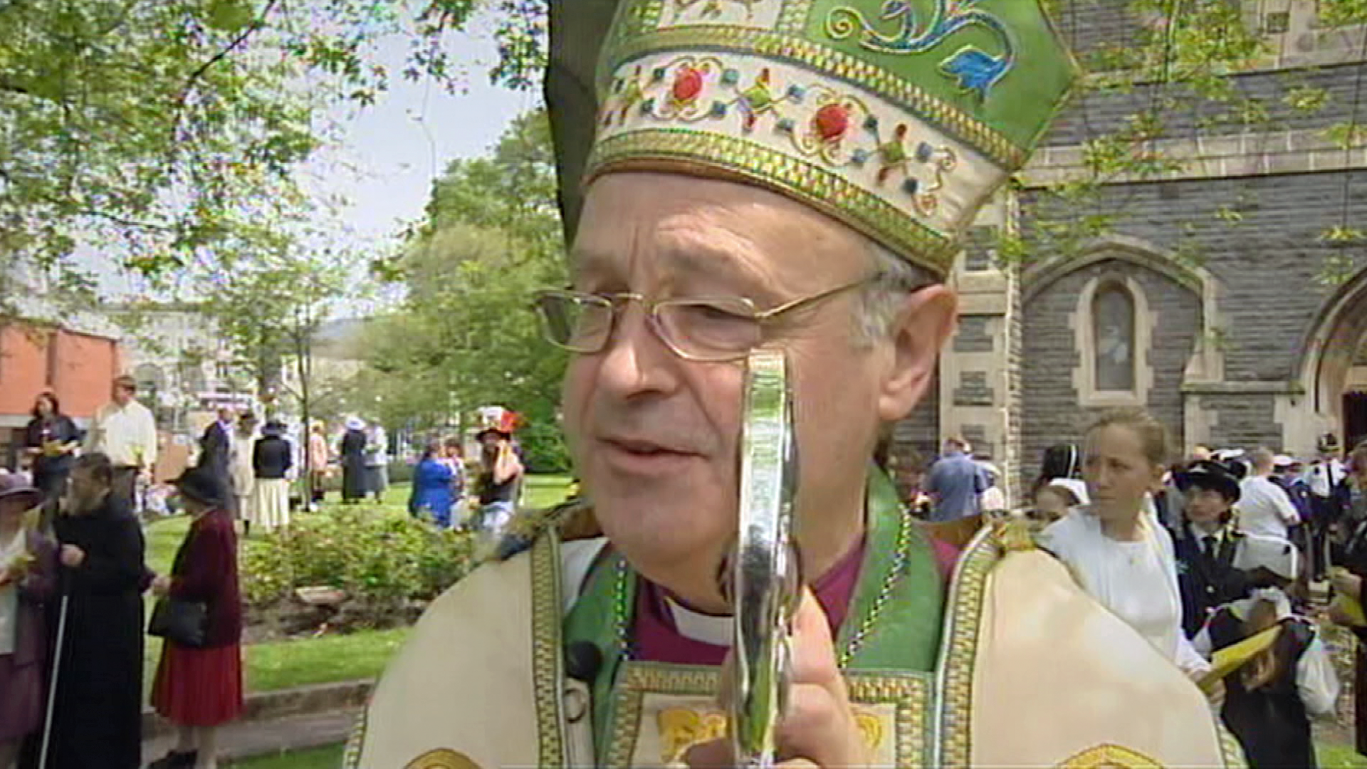 Cafodd Anthony Pierce ei garcharu ym mis Mawrth am achosion hanesyddol o gamdrin