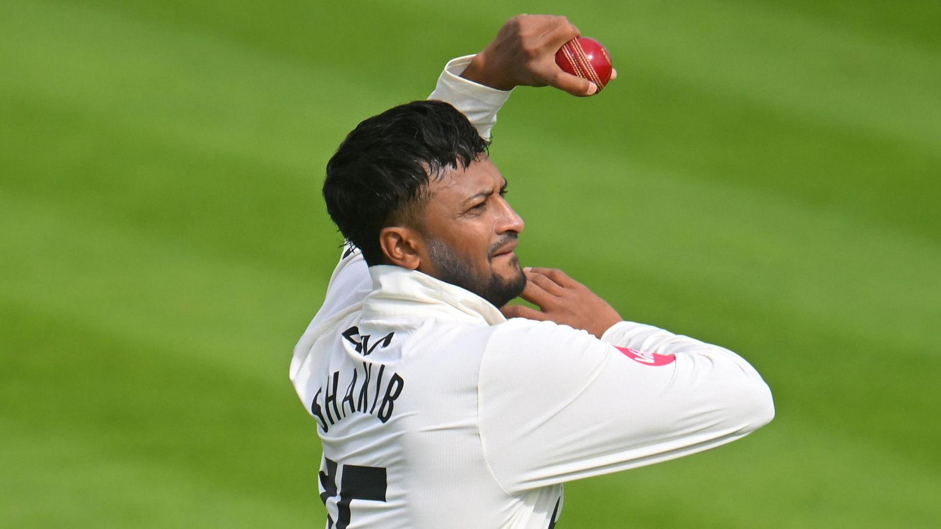 Shakib Al Hasan warms up for Surrey