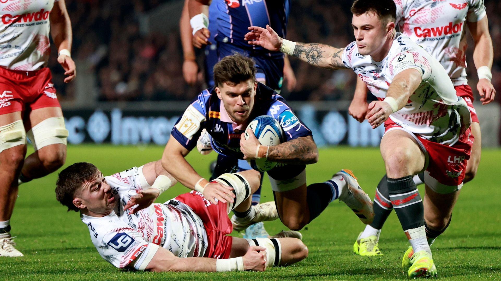 Jalibert yn sgorio yn erbyn y Scarlets