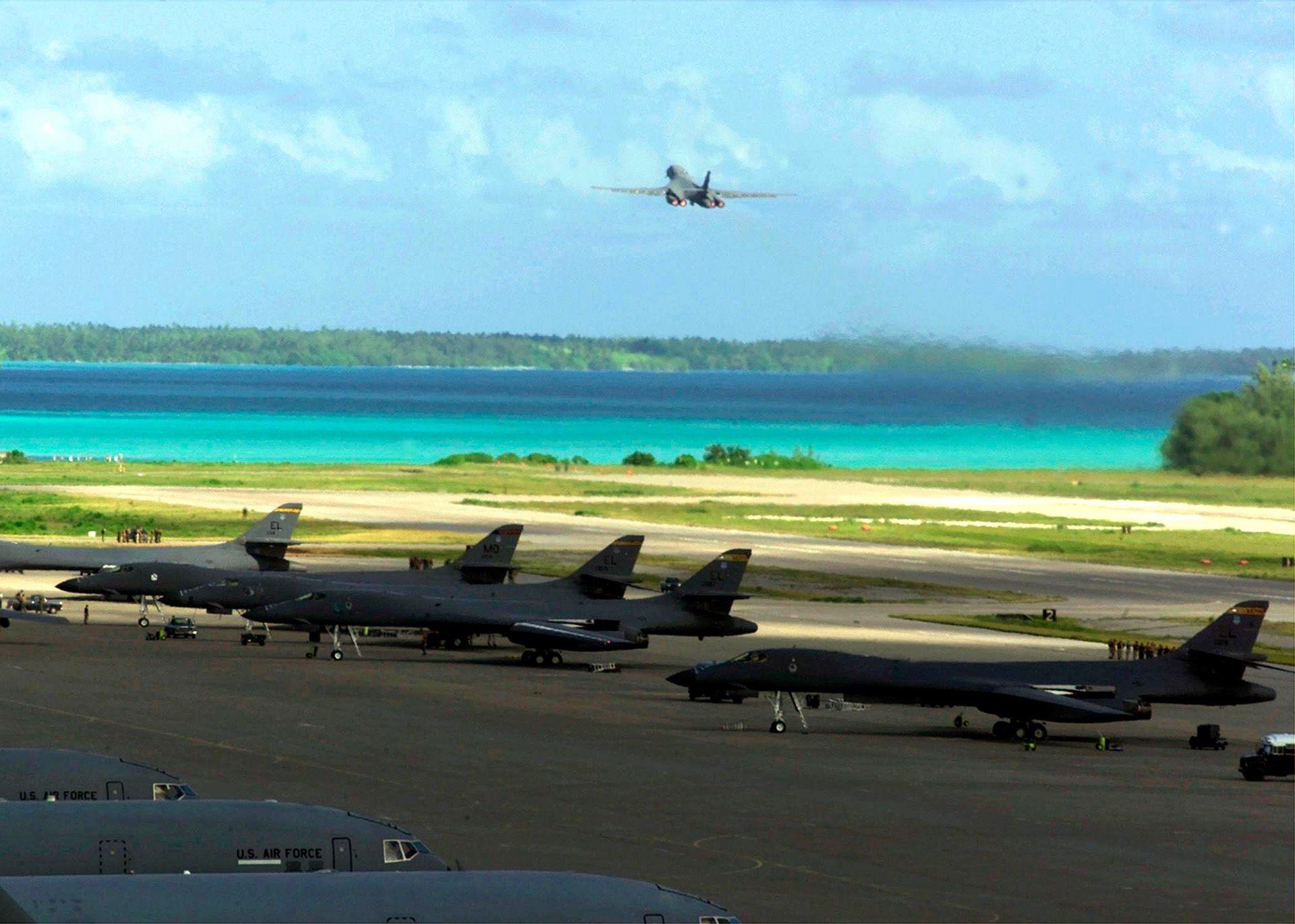 A US Air Force B-1B bomber takes off from the Diego Garcia base on a strike mission against Afghanistan 07 October 2001, during Operation Enduring Freedom