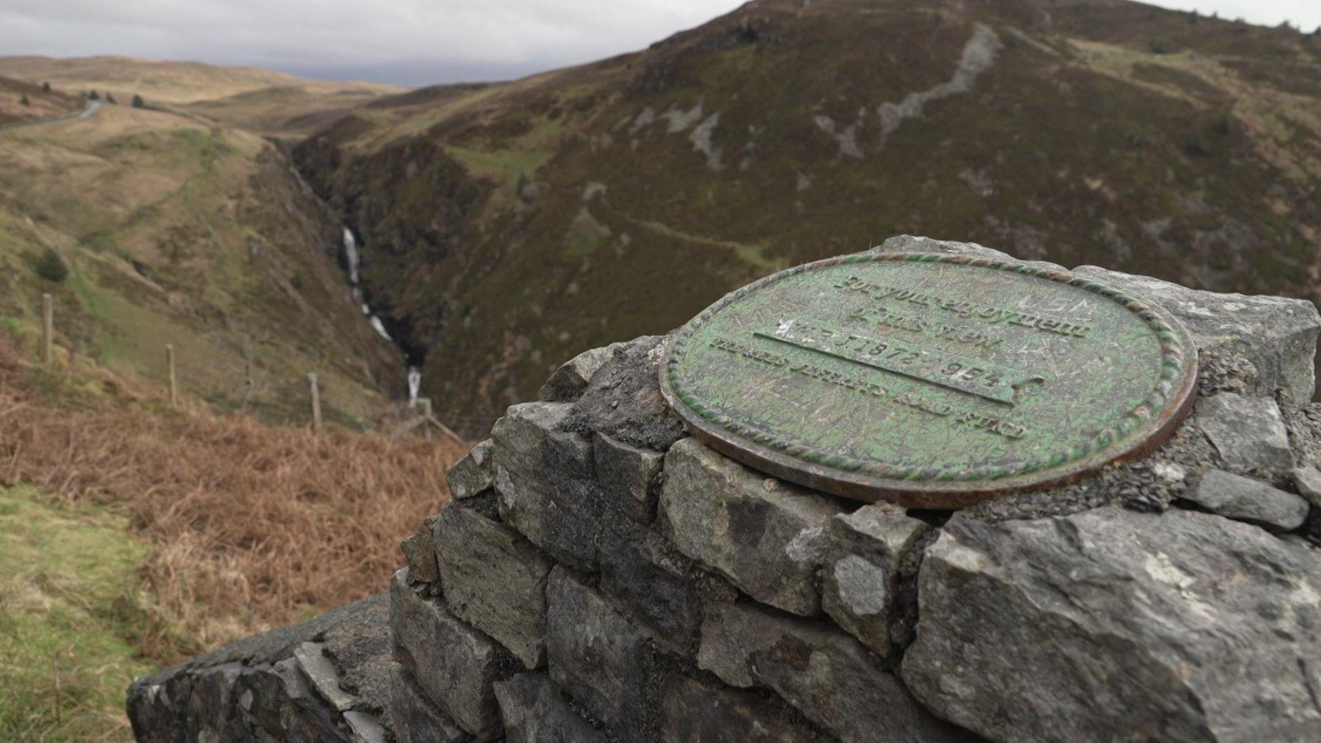 Llun Afon Cynfal a Rhaeadr y Cwm