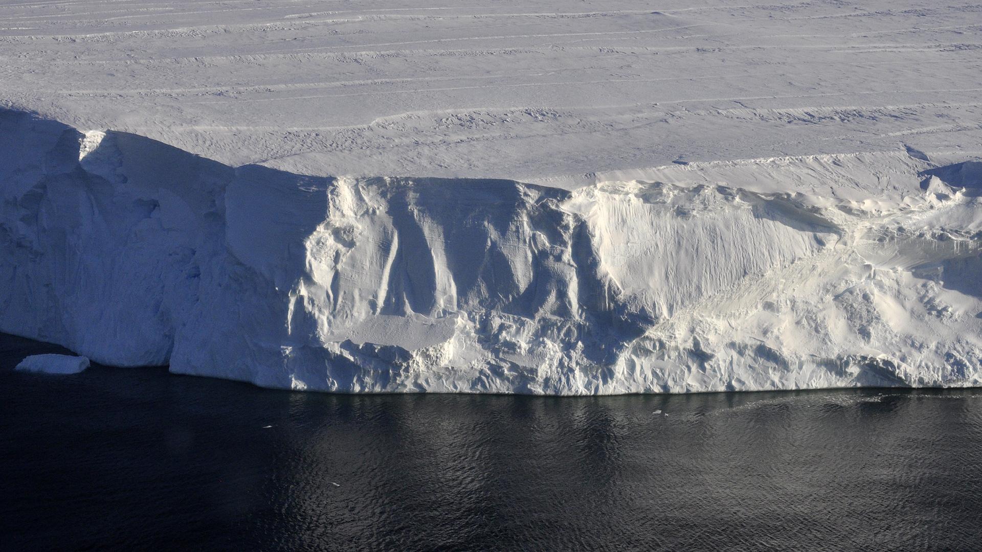 Cliffs of ice