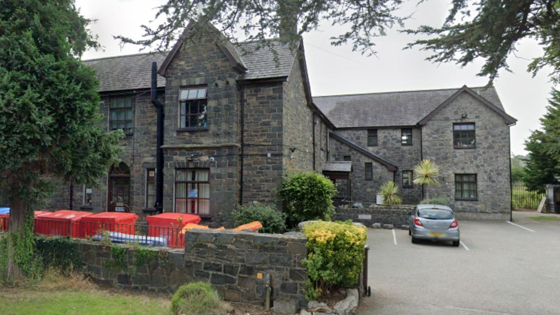 Hostel mechnïaeth Tŷ Newydd