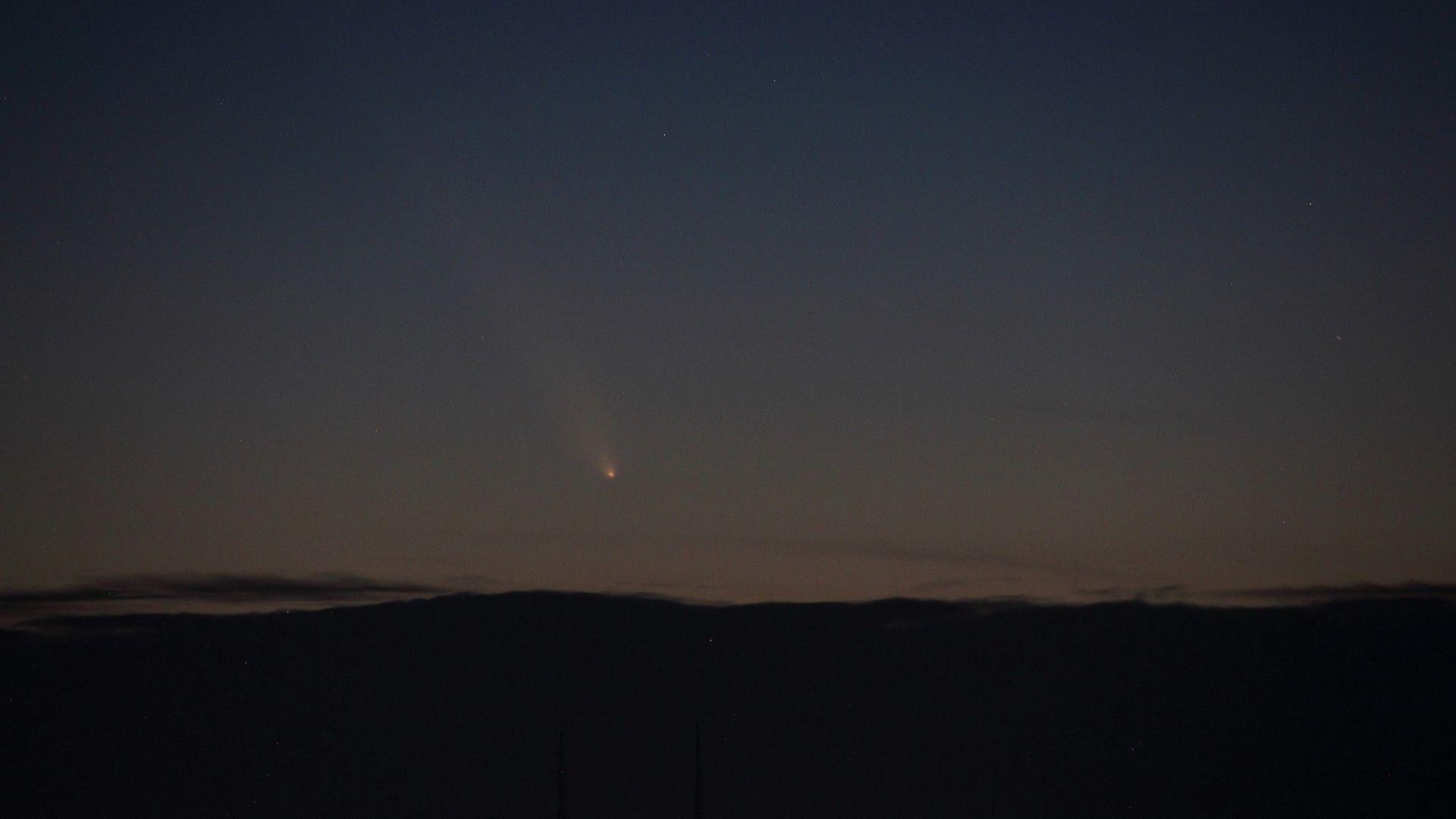 Comet in dark sky above Hampshire. 