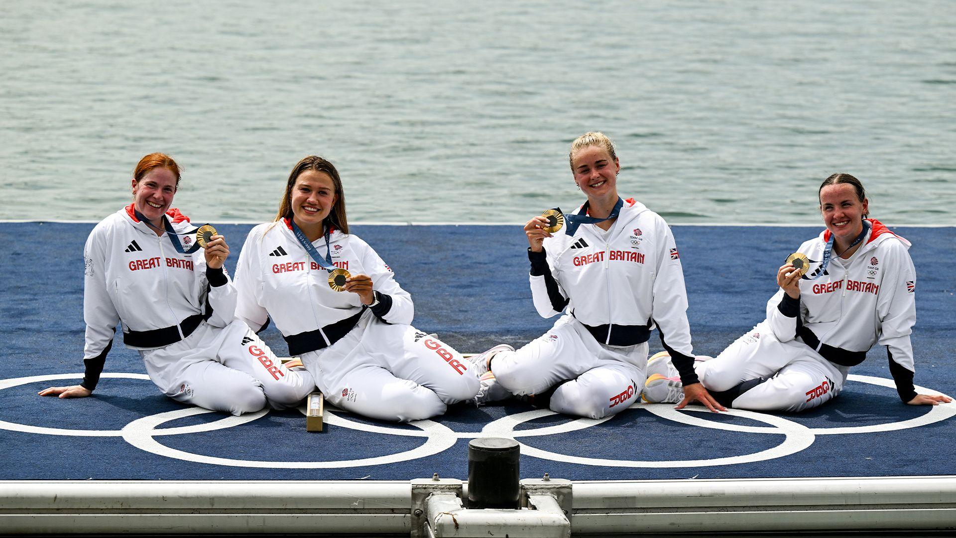 Hannah Scott celebrates her gold medal