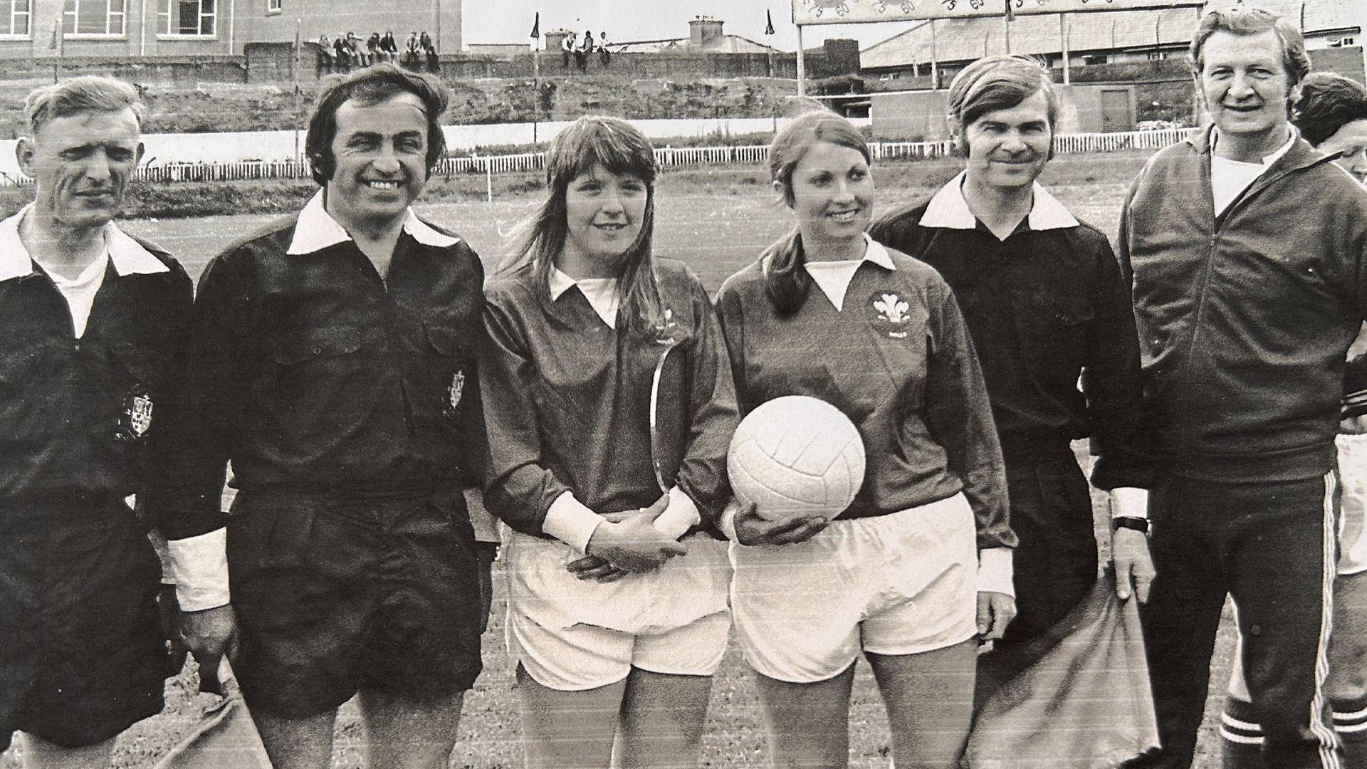 Mai mewn gêm yn erbyn Gweriniaeth yr Iwerddon yn Limerick, yn ystod tymor 1974/75
