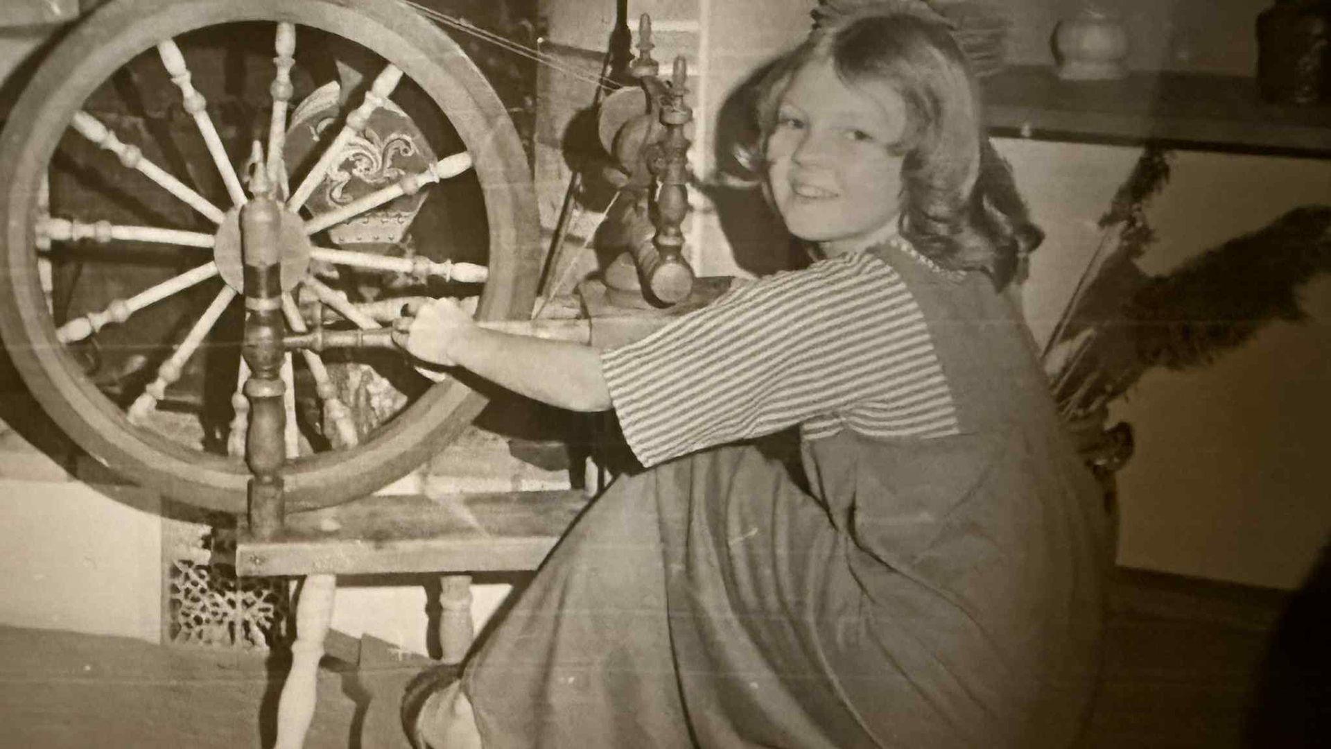 Siri gyda throell nyddu