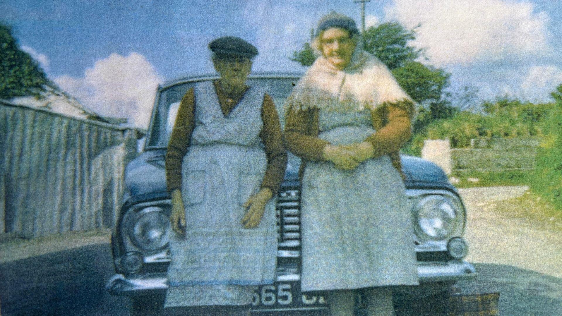 Rachel a Maria Williams - preswylwyr olaf y bwthyn